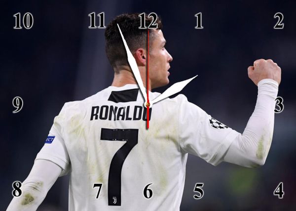 Настінний годинник з Кріштіану Роналду "CR7" на склі
