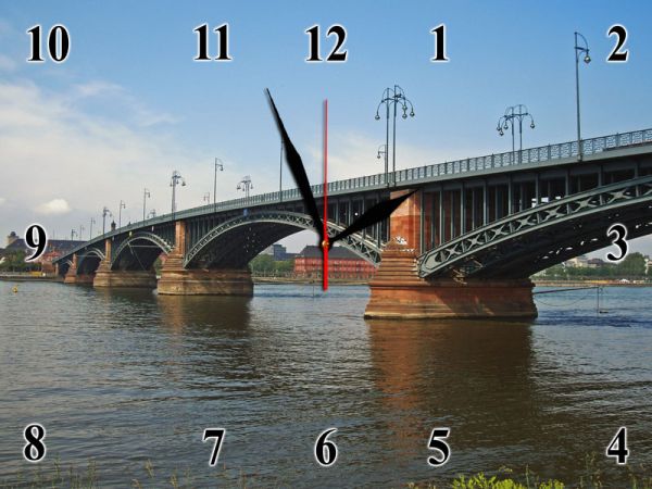 Настінний годинник з мостом на склі