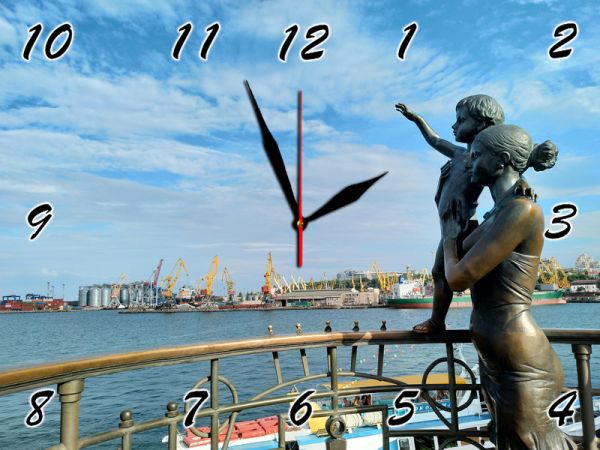 Настінний годинник з Одесою "Жена моряка" на склі